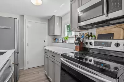 37 Sackville St #1, Boston, MA 02129 - Photo 5