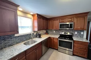 375 Elm St, Braintree, MA 02184 - Photo 5