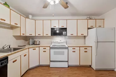 21 Dallas Dr #301, Dracut, MA 01826 - Photo 9