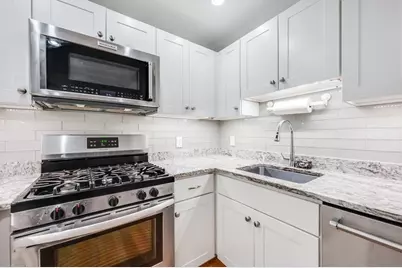 52 Sanborn #7, Reading, MA 01867 - Photo 3