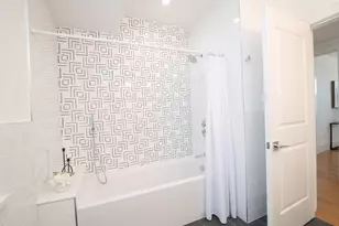 726 E 8th St, Boston, MA 02127 - Photo 17