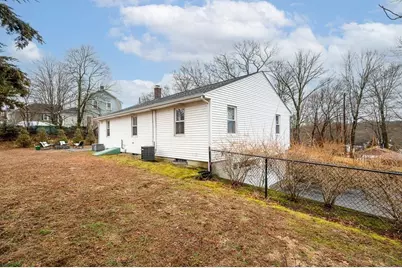 26 Prospect St, Blackstone, MA 01504 - Photo 35