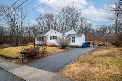 26 Prospect St, Blackstone, MA 01504 - Photo 3