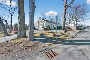 84 Algonquin St, Brockton, MA 02302 - Photo 3