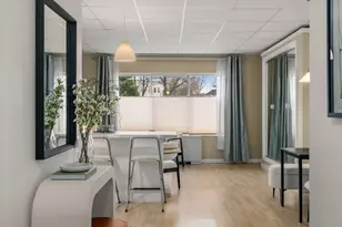 22 Chestnut Pl, Brookline, MA 02445 - Photo 13