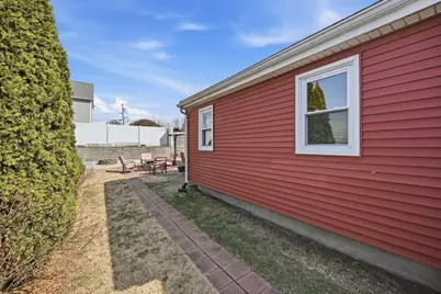 88 Agnes St, Springfield, MA 01118 - Photo 25