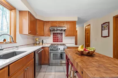 51 Concord Road, Dracut, MA 01826 - Photo 5