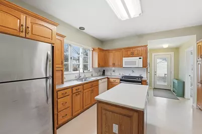 31 Trinity Ter, Springfield, MA 01108 - Photo 9