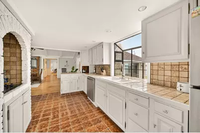 112 Hiatt St, Fall River, MA 02721 - Photo 9