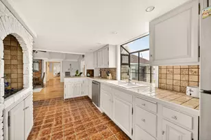 112 Hiatt St, Fall River, MA 02721 - Photo 9