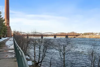 52 Lawrence Dr #M305, Lowell, MA 01854 - Photo 3