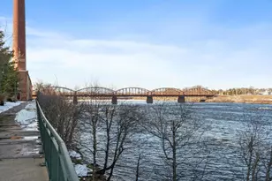 52 Lawrence Dr, Lowell, MA 01854 - Photo 3