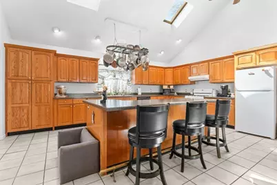 9 Avon St, Saugus, MA 01906 - Photo 7