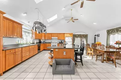 9 Avon St, Saugus, MA 01906 - Photo 3