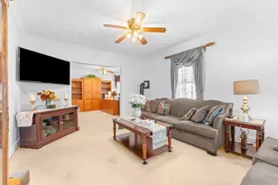 9 Avon St, Saugus, MA 01906 - Photo 13