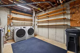 23 Admirals Wy, Chelsea, MA 02150 - Photo 17