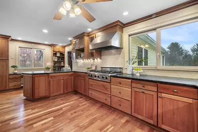 43 Wakefield St, Reading, MA 01867 - Photo 5