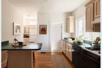 40 Marion Rd, Watertown, MA 02472 - Photo 9