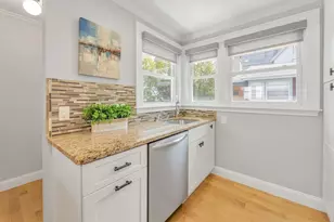 81 Houghton St, Boston, MA 02122 - Photo 15