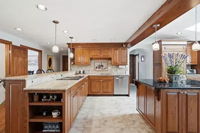 37 Fairchild Dr, Reading, MA 01867 - Photo 3