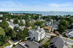 31 Mayflower St, Plymouth, MA 02360 - Photo 1