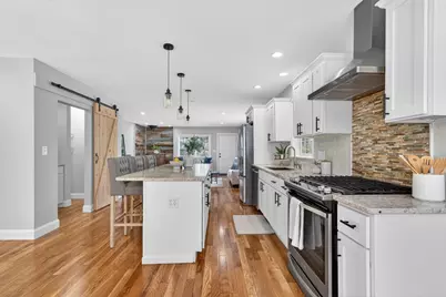 10 Mattakeesett Ave, Pembroke, MA 02359 - Photo 3