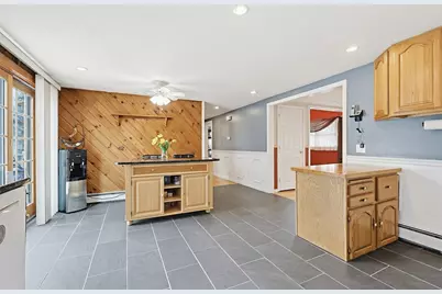 49 Brown St, Attleboro, MA 02703 - Photo 5