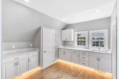 5 Beckford St #3, Beverly, MA 01915 - Photo 3