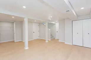 946 Thorndike St, New Bedford, MA 02745 - Photo 21