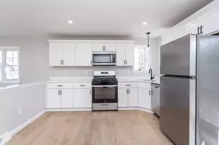946 Thorndike St, New Bedford, MA 02745 - Photo 9
