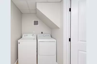 946 Thorndike St, New Bedford, MA 02745 - Photo 23