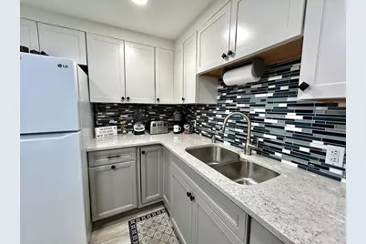 30 Woodlawn St, Everett, MA 02149 - Photo 5