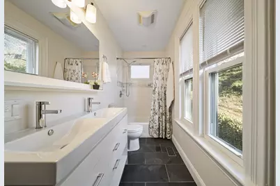 26 Poplar St, Melrose, MA 02176 - Photo 27