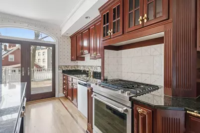 11 Hampshire St, Everett, MA 02149 - Photo 5