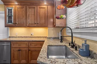 860 Pleasant St, Worcester, MA 01602 - Photo 15