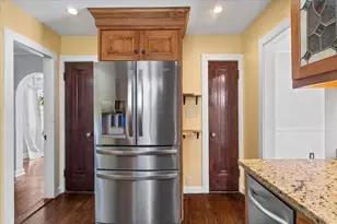 860 Pleasant St, Worcester, MA 01602 - Photo 19