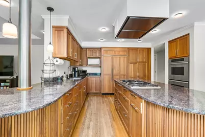 34 Lagrange St, Brookline, MA 02467 - Photo 9