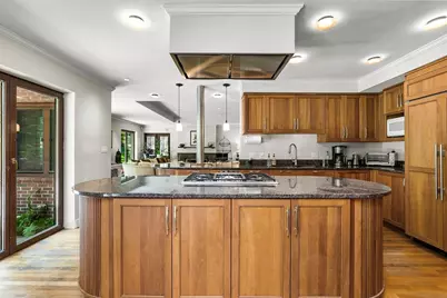 34 Lagrange St, Brookline, MA 02467 - Photo 7