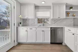 219 Waverley Rd, North Andover, MA 01845 - Photo 9