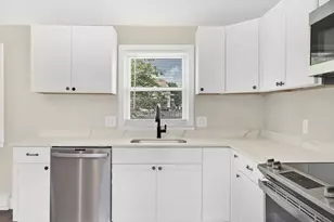 24 Daley St, Chicopee, MA 01013 - Photo 9