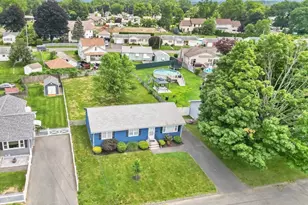 24 Daley St, Chicopee, MA 01013 - Photo 3