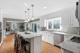 8 Ashford Ln, Andover, MA 01810 - Photo 9