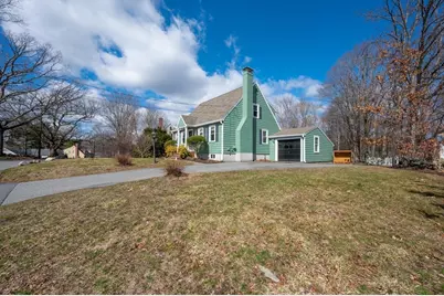 25 Wakefield St, Reading, MA 01867 - Photo 3