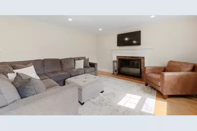 25 Wakefield St, Reading, MA 01867 - Photo 5