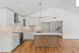 46 Sandwich Rd, Plymouth, MA 02360 - Photo 1