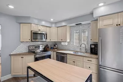 17 Davis Ave, Attleboro, MA 02703 - Photo 3