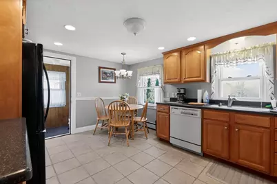 74 Granville St, Holyoke, MA 01040 - Photo 9