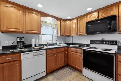 74 Granville St, Holyoke, MA 01040 - Photo 7