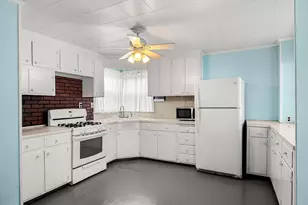 21 Chestnut St, Woburn, MA 01801 - Photo 9