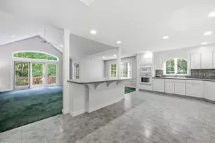 300 Pinehurst Dr, East Longmeadow, MA 01028 - Photo 9